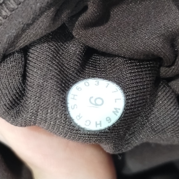 Lululemon 3/4 Length Leggings - Picture 6 of 8